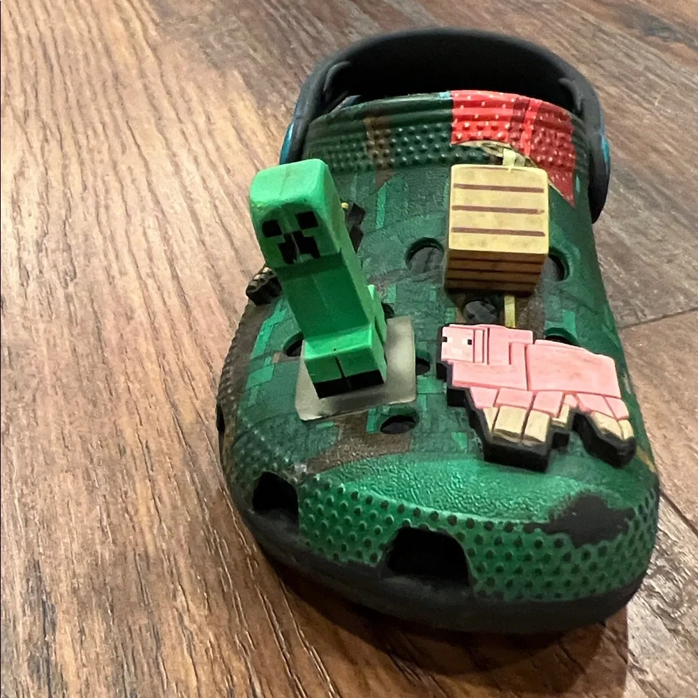 CROCS kids featuring